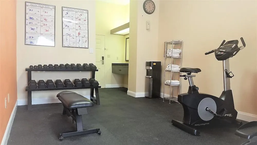 ** Отель Clarion Pointe Louisville East США