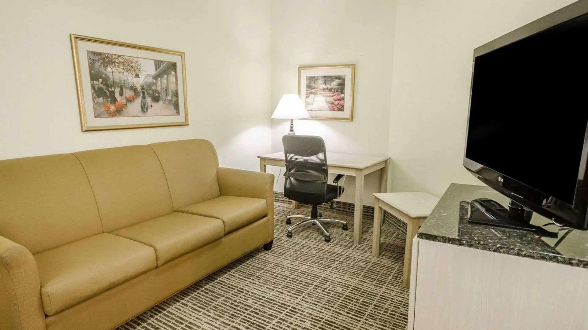 Отель Clarion Pointe Louisville East