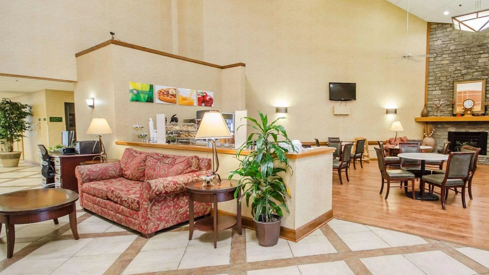 Clarion Pointe Louisville East США