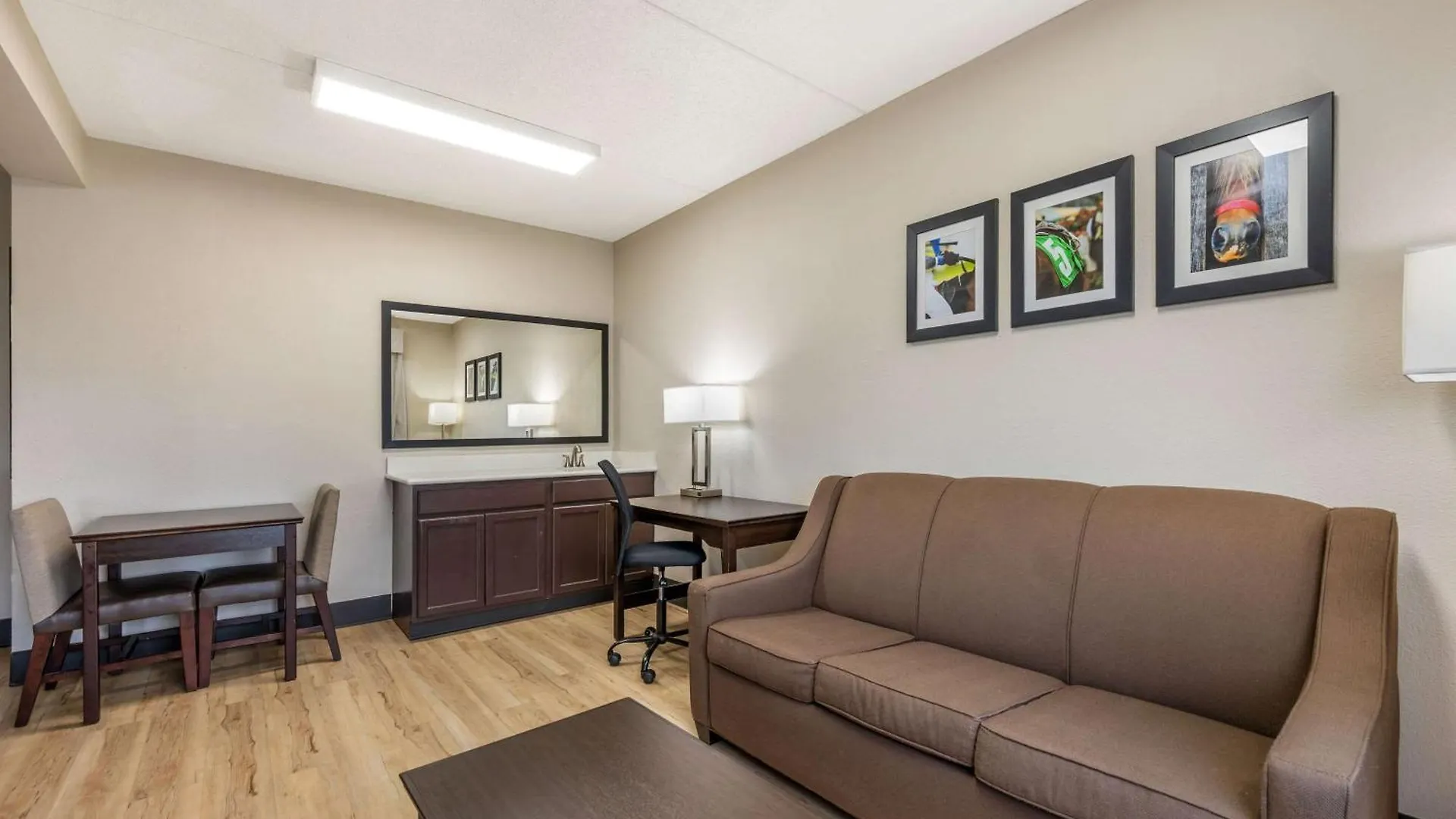 Clarion Pointe Louisville East