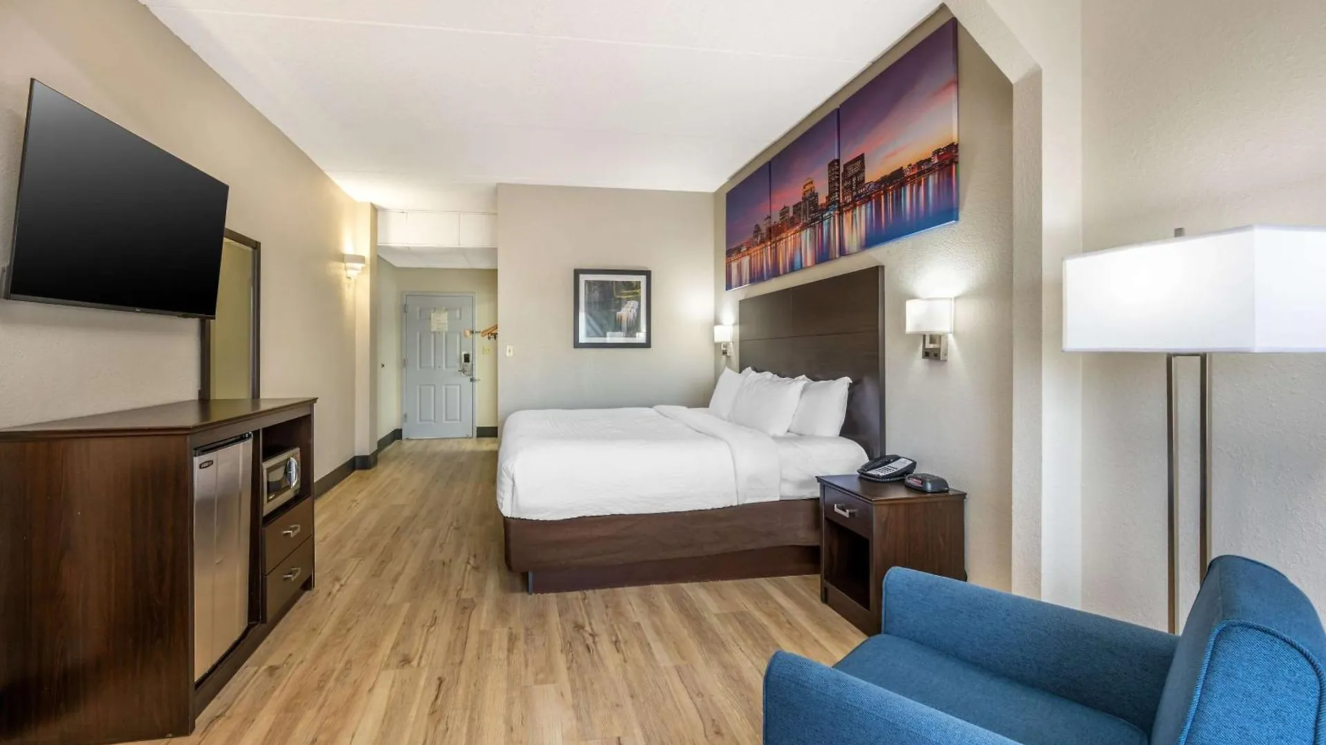 Отель Clarion Pointe Louisville East