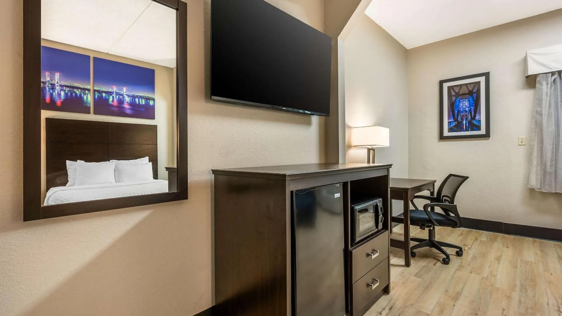 Clarion Pointe Louisville East Отель