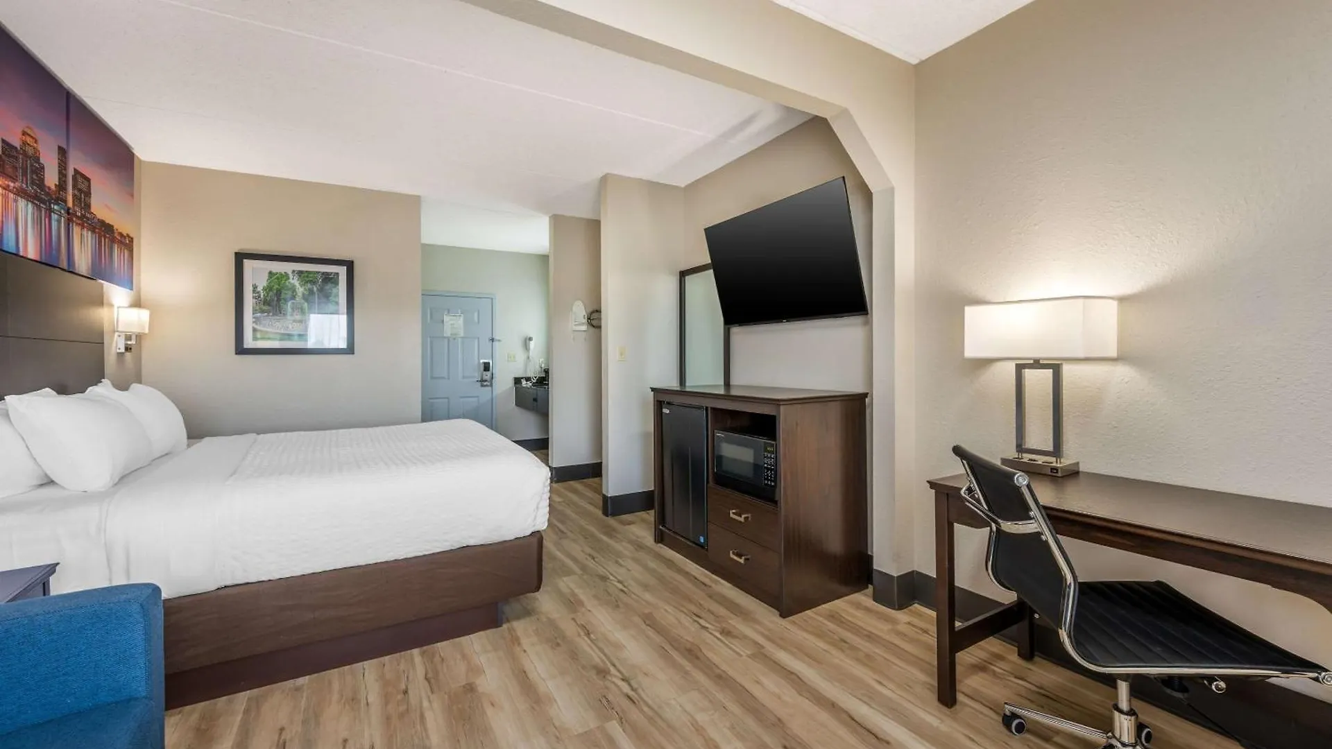 Clarion Pointe Louisville East
