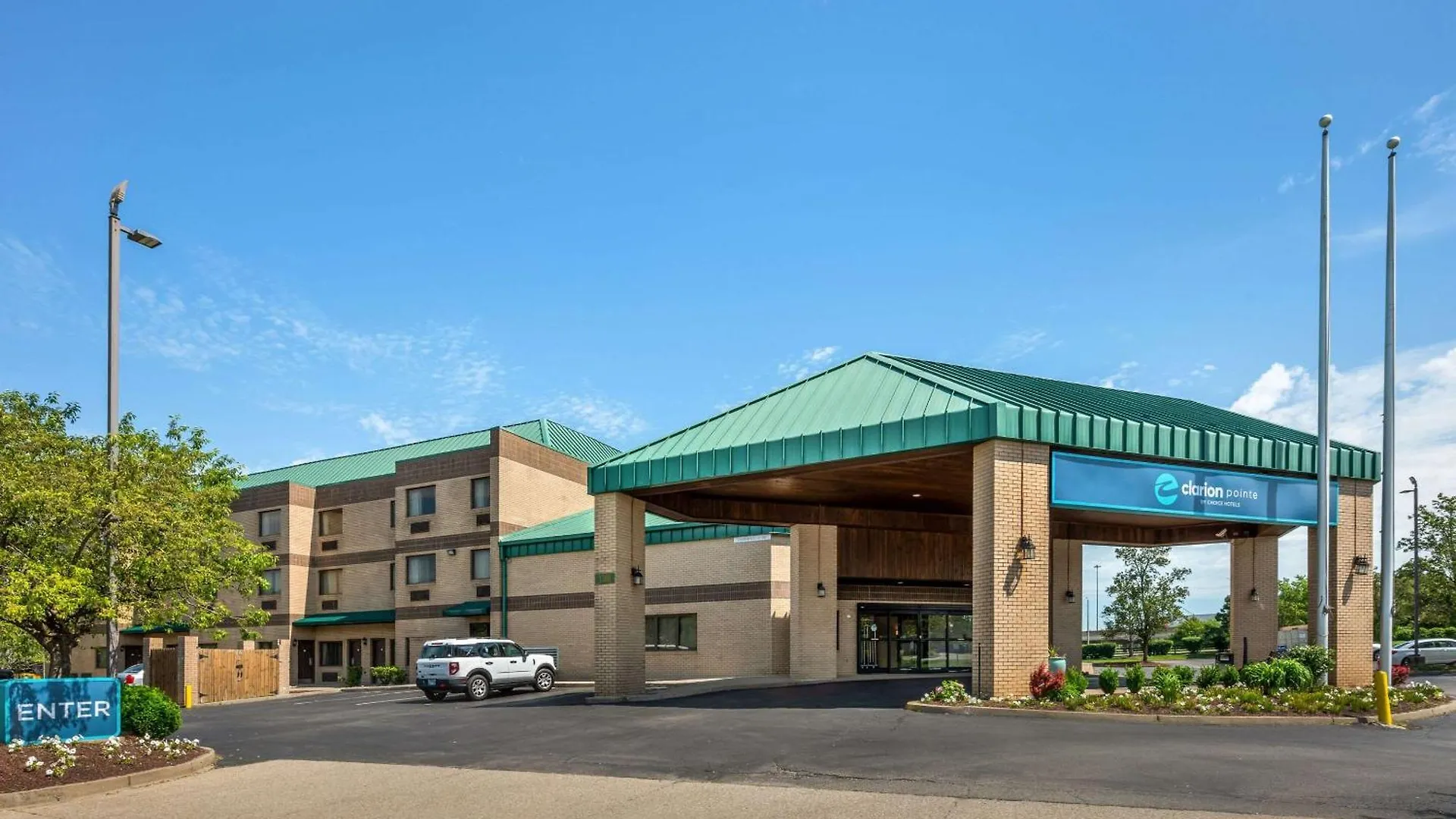 Clarion Pointe Louisville East