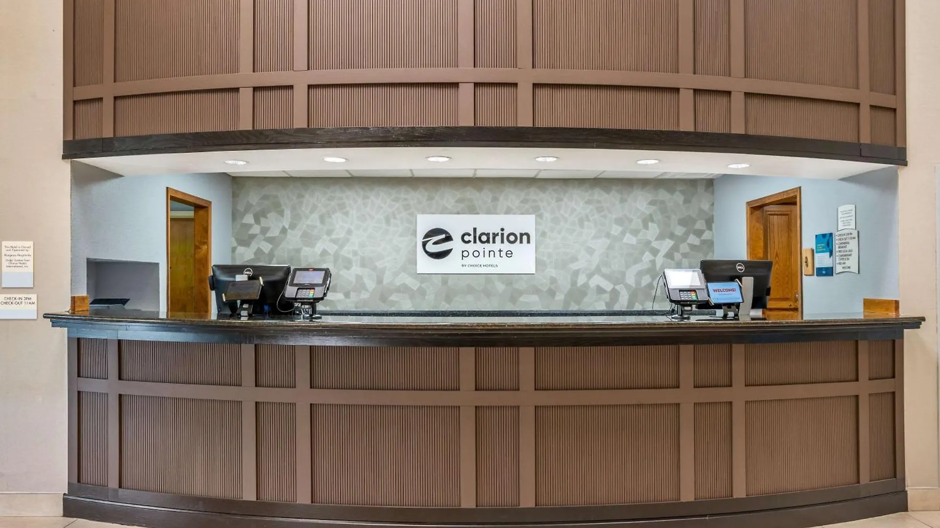 Отель Clarion Pointe Louisville East