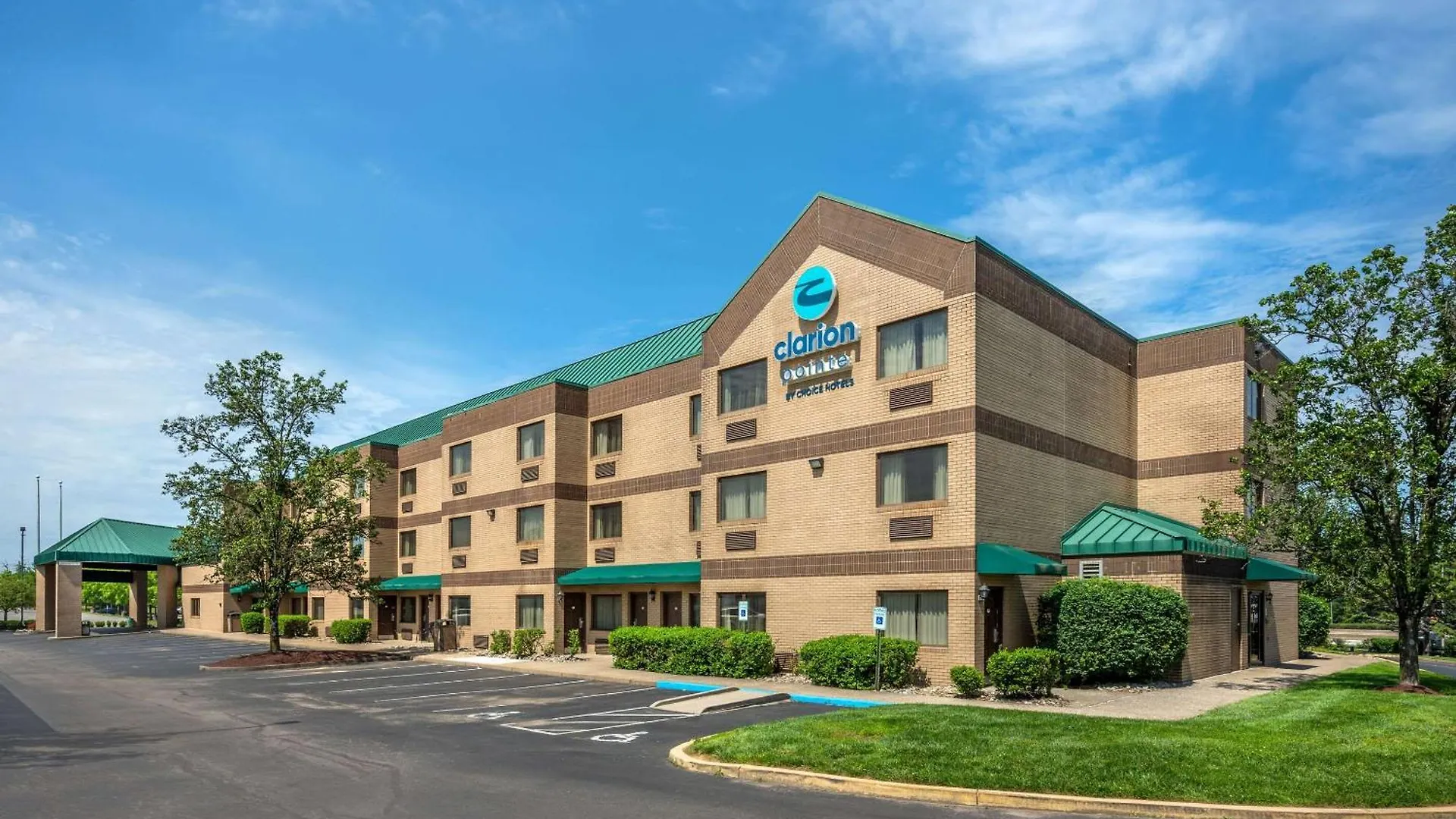 Clarion Pointe Louisville East