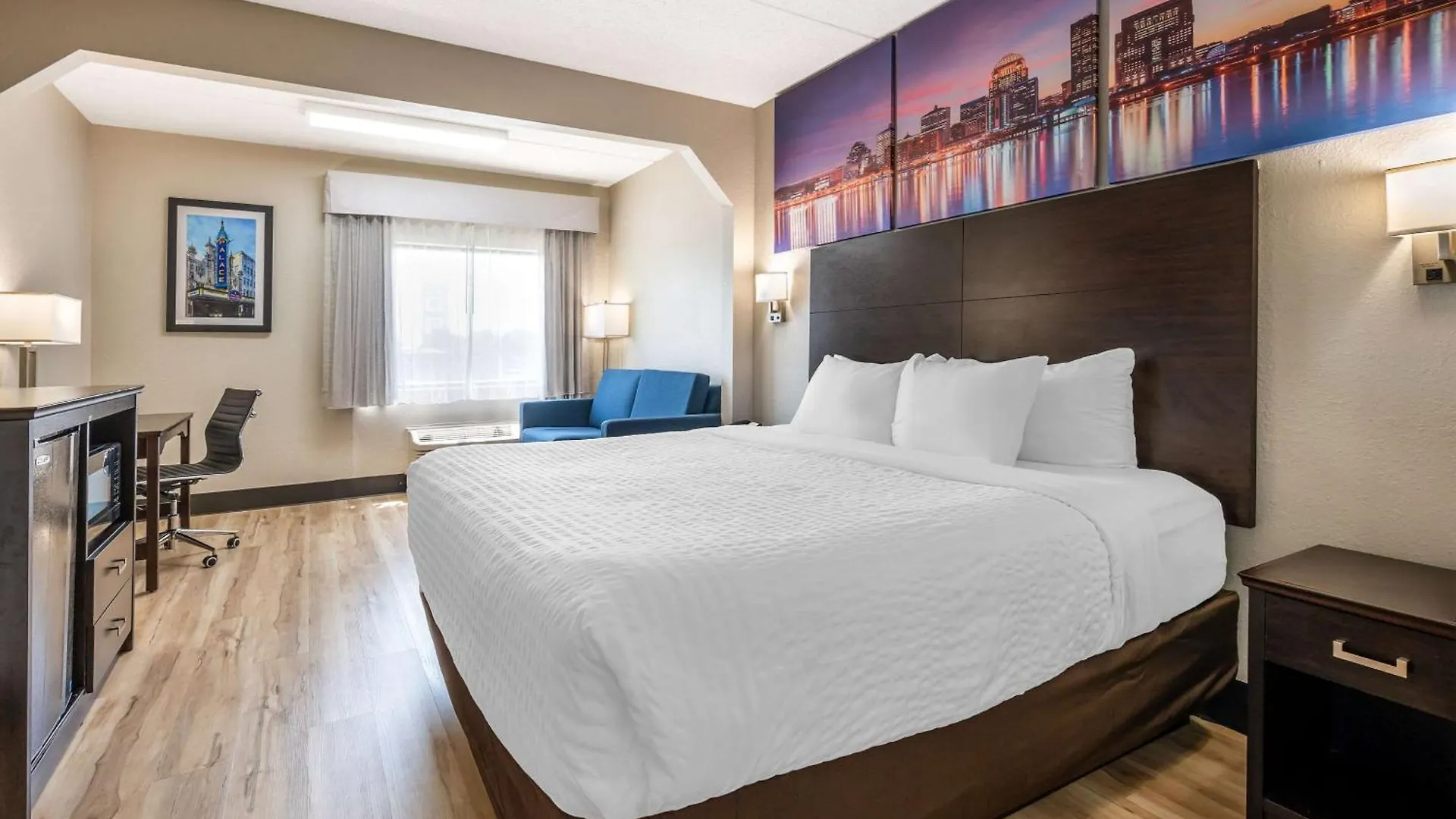 Clarion Pointe Louisville East Отель