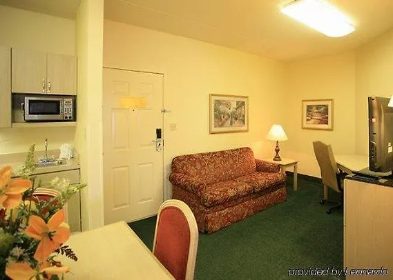 Clarion Pointe Louisville East Отель