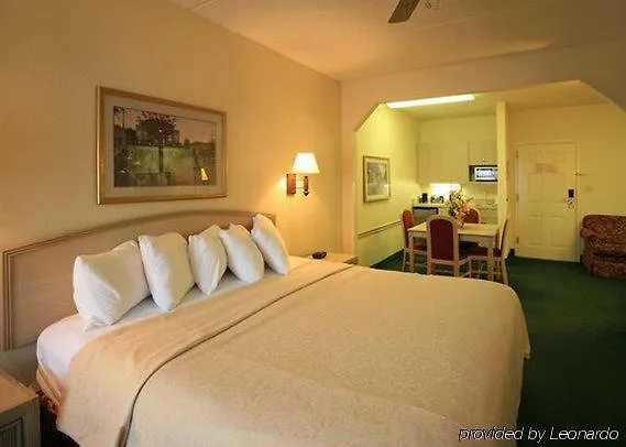 ** Отель Clarion Pointe Louisville East США