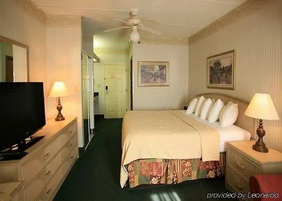 Отель Clarion Pointe Louisville East