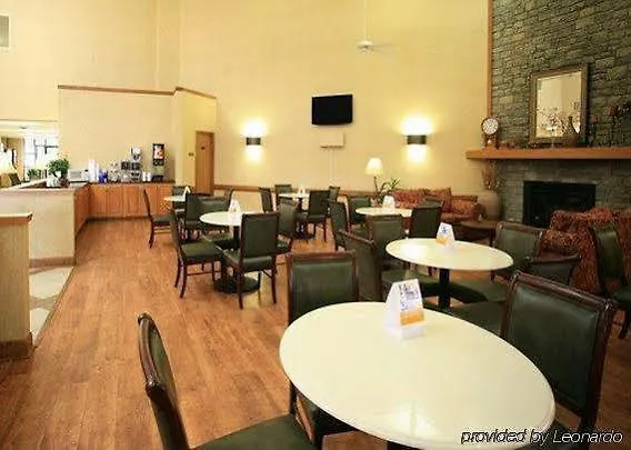 ** Отель Clarion Pointe Louisville East США