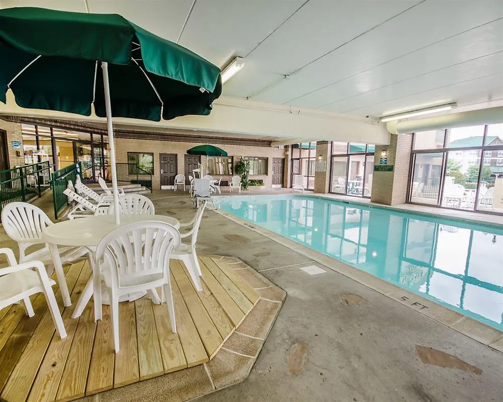 Clarion Pointe Louisville East Hotel