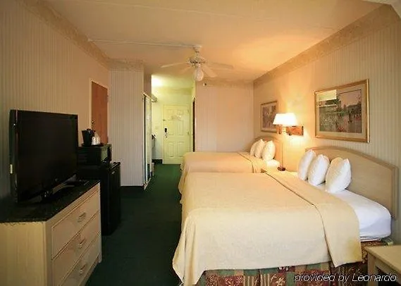 Clarion Pointe Louisville East Hotel